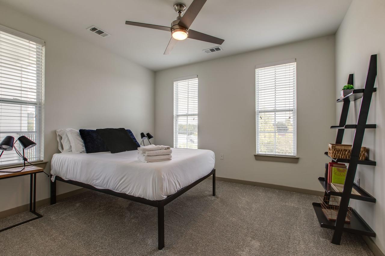 NEW Modern 2 BDR Franklin Apt W/ Pool Gym &Parking - thumb 5