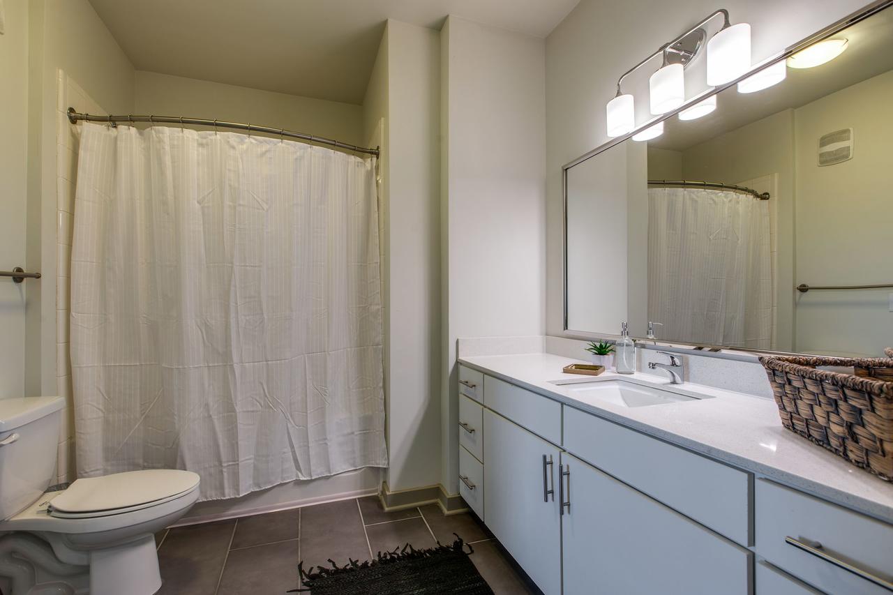 NEW Modern 2 BDR Franklin Apt W/ Pool Gym &Parking - thumb 23