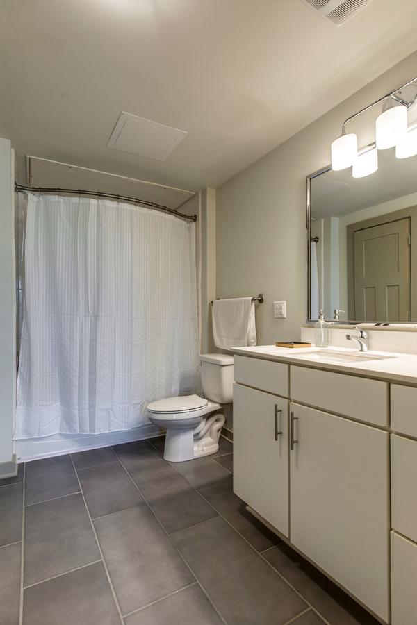 NEW Modern 2 BDR Franklin Apt W/ Pool Gym &Parking - thumb 25