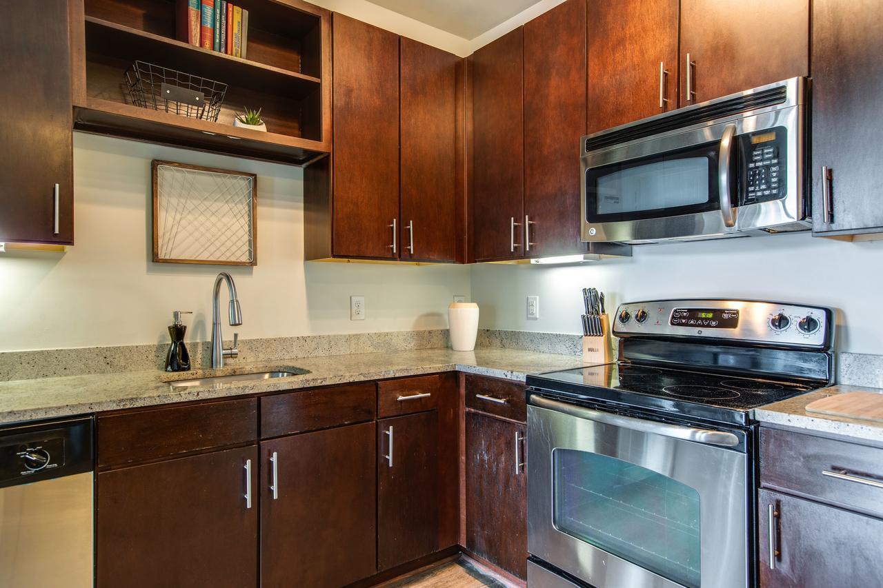 NEW Modern 2 BDR Franklin Apt W/ Pool Gym &Parking - thumb 14