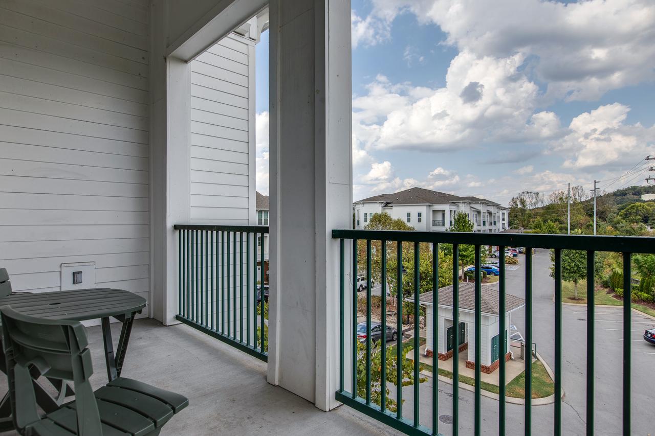 NEW Modern 2 BDR Franklin Apt W/ Pool Gym &Parking - thumb 18