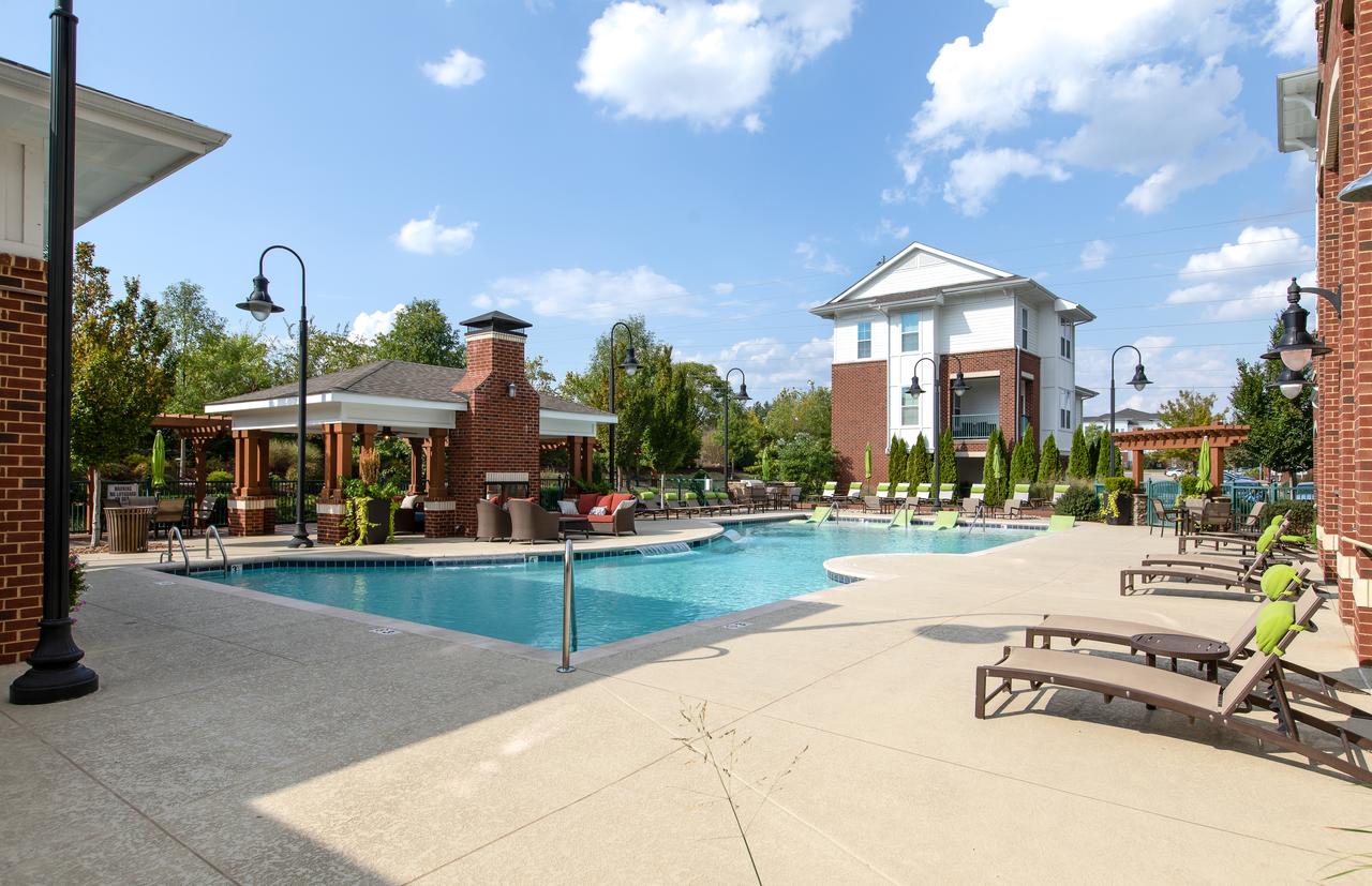 NEW Modern 2 BDR Franklin Apt W/ Pool Gym &Parking - thumb 17