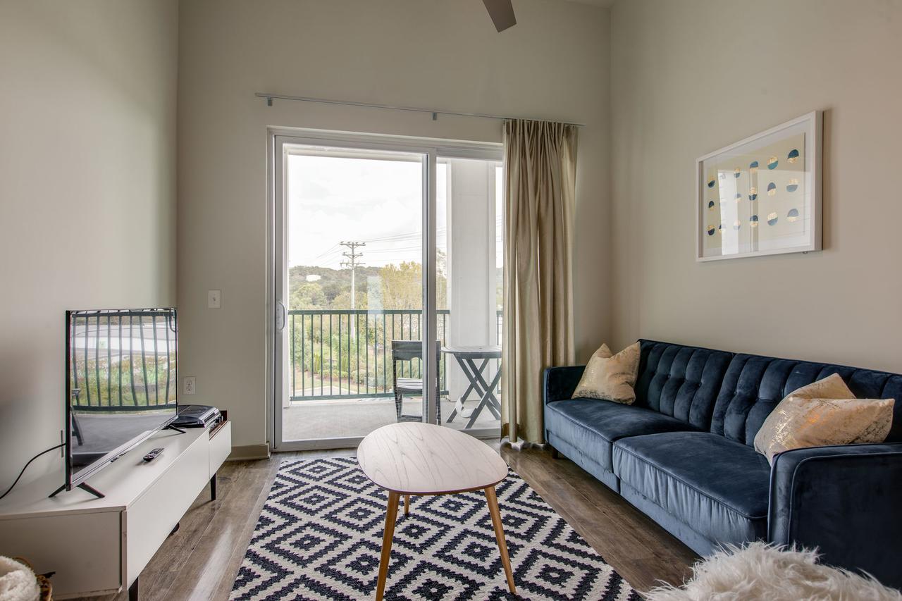 NEW Modern 2 BDR Franklin Apt W/ Pool Gym &Parking - thumb 2