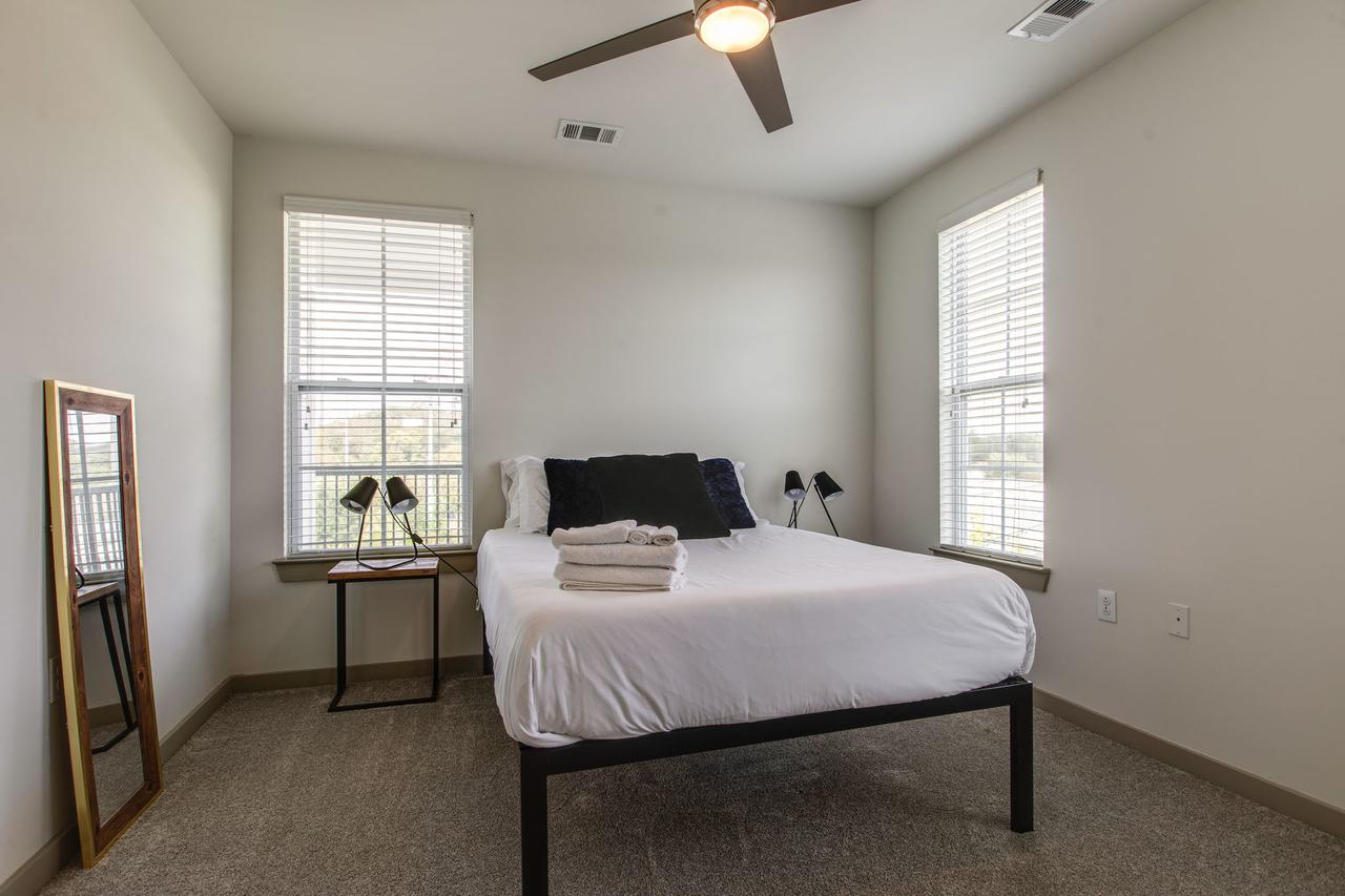 NEW Modern 2 BDR Franklin Apt W/ Pool Gym &Parking - thumb 4