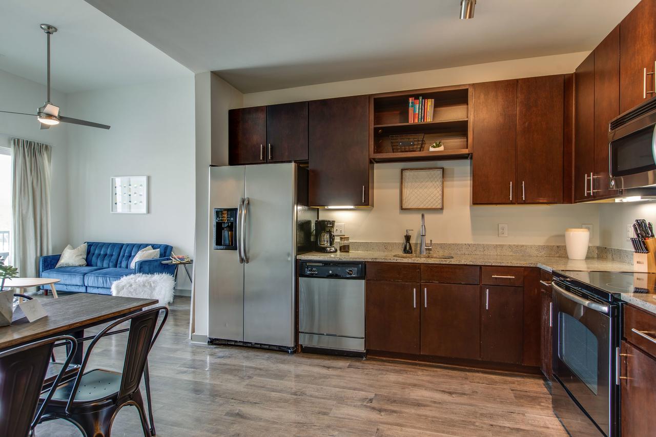 NEW Modern 2 BDR Franklin Apt W/ Pool Gym &Parking - thumb 13