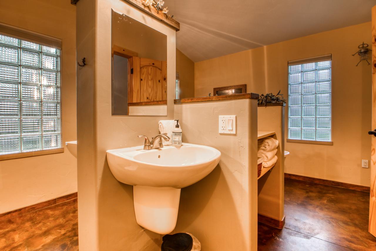 Creekside Cowa-Bungalow! - thumb 3