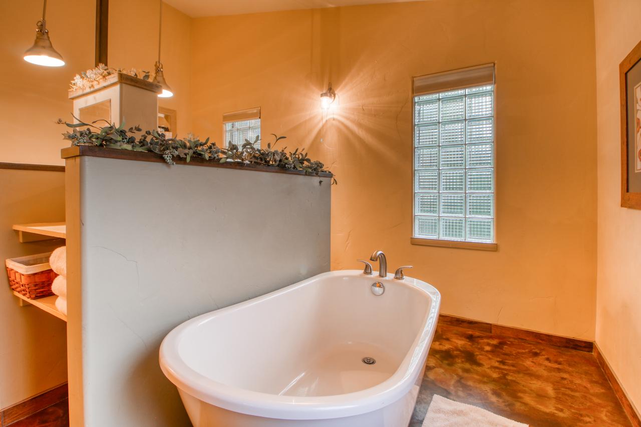 Creekside Cowa-Bungalow! - thumb 6