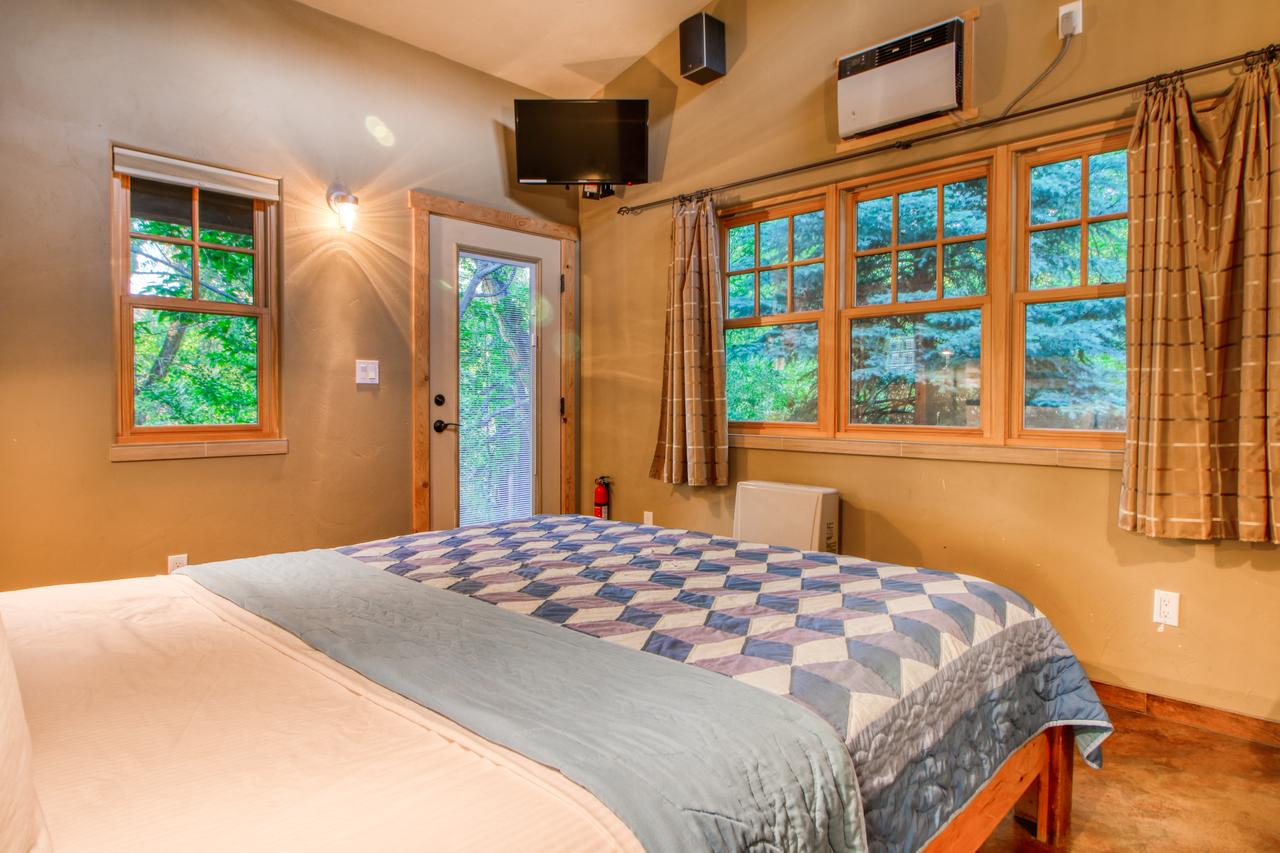 Creekside Cowa-Bungalow! - thumb 13