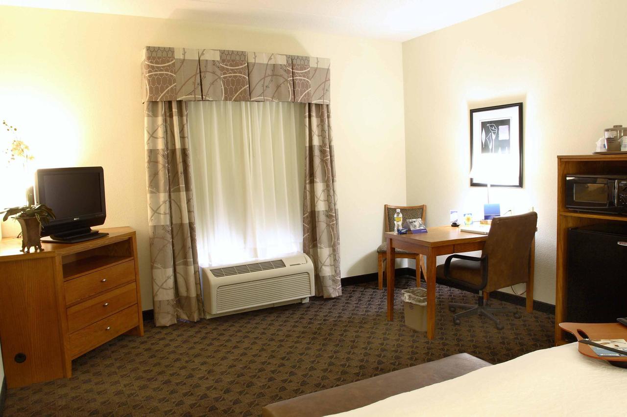 Hampton Inn & Suites Chesapeake-Square Mall - thumb 13