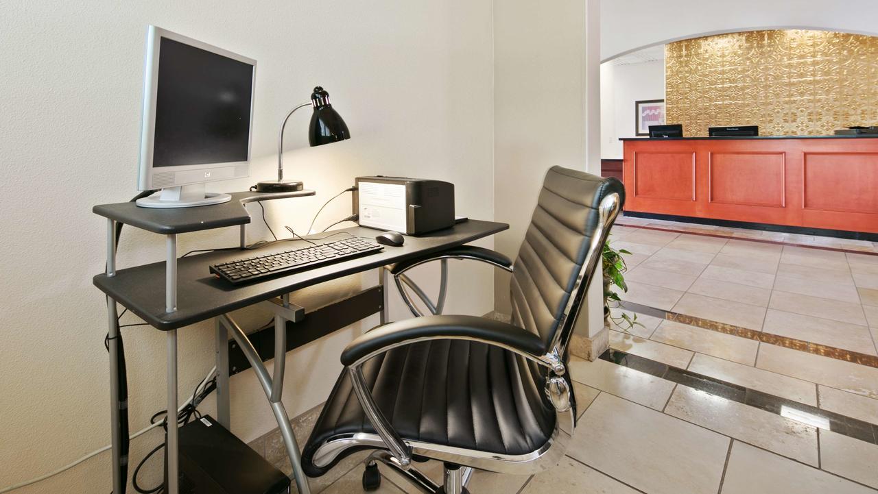 Best Western Plus Battleground Inn & Suites - thumb 2