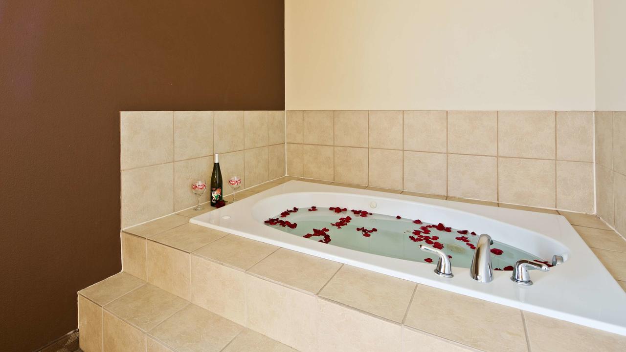 Best Western Plus Battleground Inn & Suites - thumb 19