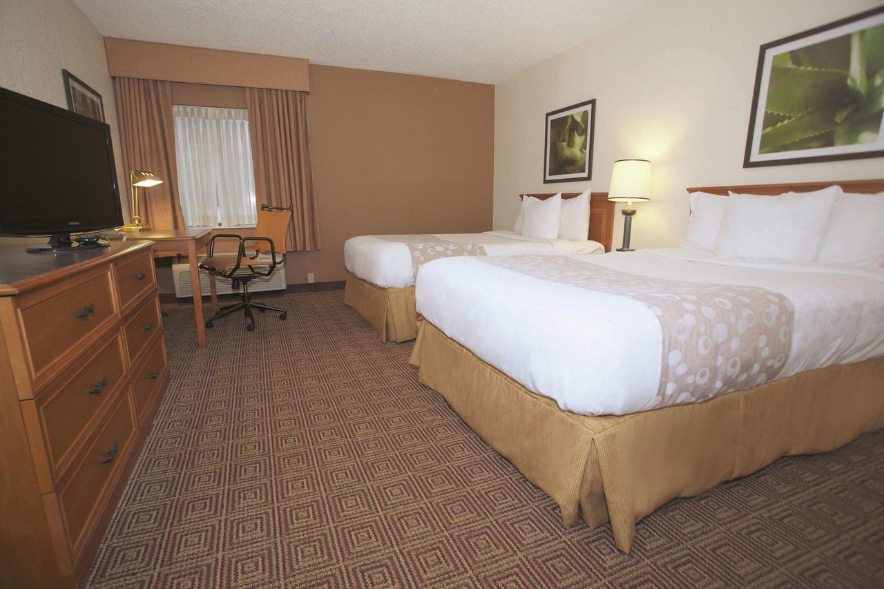 La Quinta Inn By Wyndham Milwaukee Glendale Hampton Ave - thumb 0