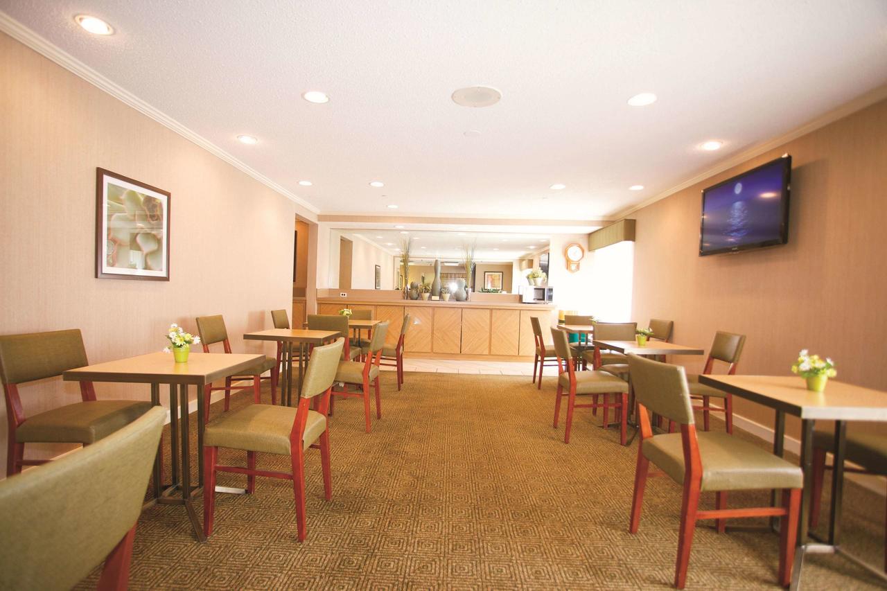 La Quinta Inn By Wyndham Milwaukee Glendale Hampton Ave - thumb 6