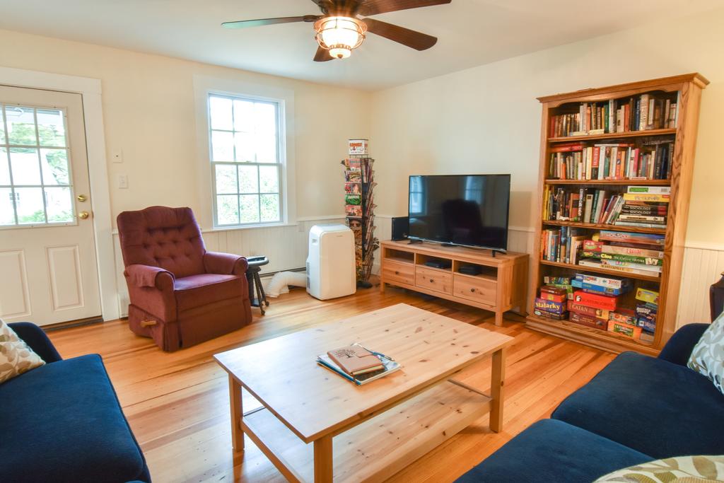 332 - Just Off Main - thumb 1