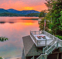New Lakefront Home with Canoe Game room and Boat House home - Accommodation Philadelphia