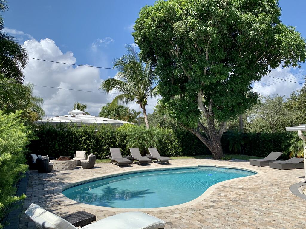 1 Private Bedroom-private Entrance, Pool Access-close To Beach - thumb 0