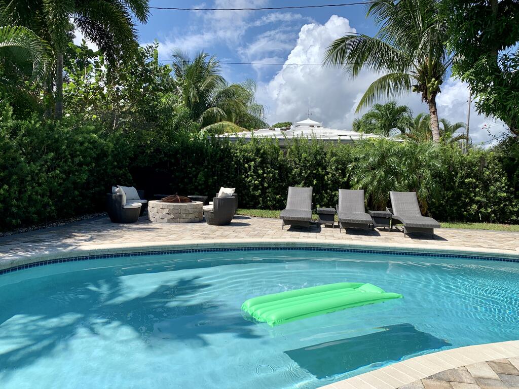 1 Private Bedroom-private Entrance, Pool Access-close To Beach - thumb 2