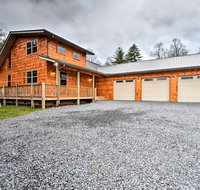 10-Acre Nature Lovers Retreat w/ Creek  Trails - Accommodation Philadelphia