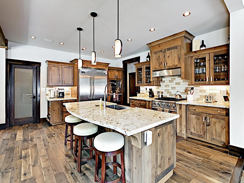 11090 Henness Road Home - thumb 1