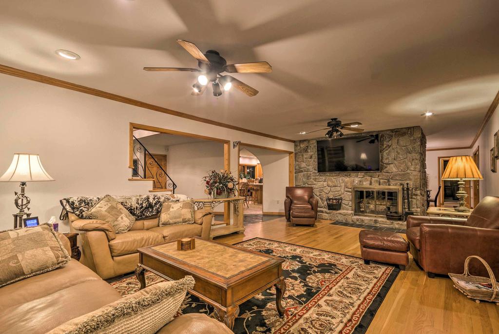 20-Acre Waynesville Estate With Game Room & Mtn Views - thumb 2