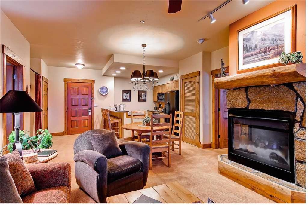 3205 Champagne Lodge, Trappeur's Crossing - thumb 0
