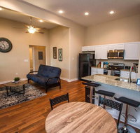 3BR/2BA Remodeled Apartment Near Downtown - Accommodation Philadelphia