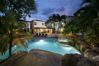 8 Bedroom Villa Fits 20 with Movie Theater Pool Basketball Accommodation Philadelphia