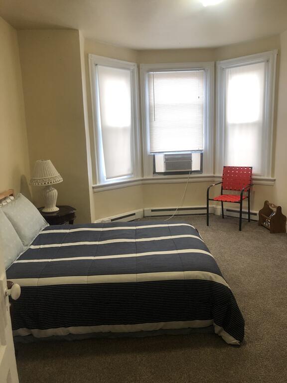 Apt Near Shriner, Temple,St.Christopher Hospital - thumb 1