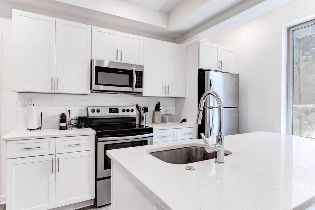 Beautiful & Modern 2BR In Olde Kensington - thumb 2