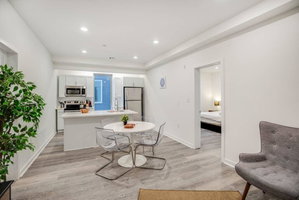 Beautiful 2BR/2BA In Olde Kensington