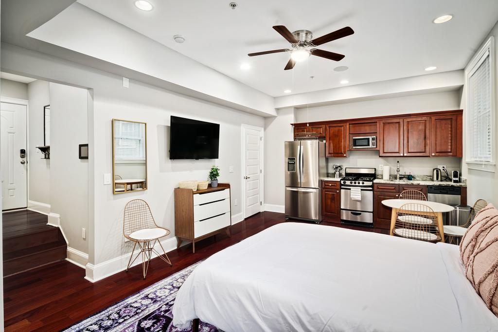 Bright, Private Studio On Phillys Chestnut Ave - thumb 0