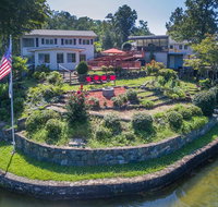 Captain's Quarters on Lake Lure - Accommodation Philadelphia