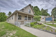 Cedar Home w/ Fire Pit  Grill  3 Mi to Lakes Accommodation Philadelphia