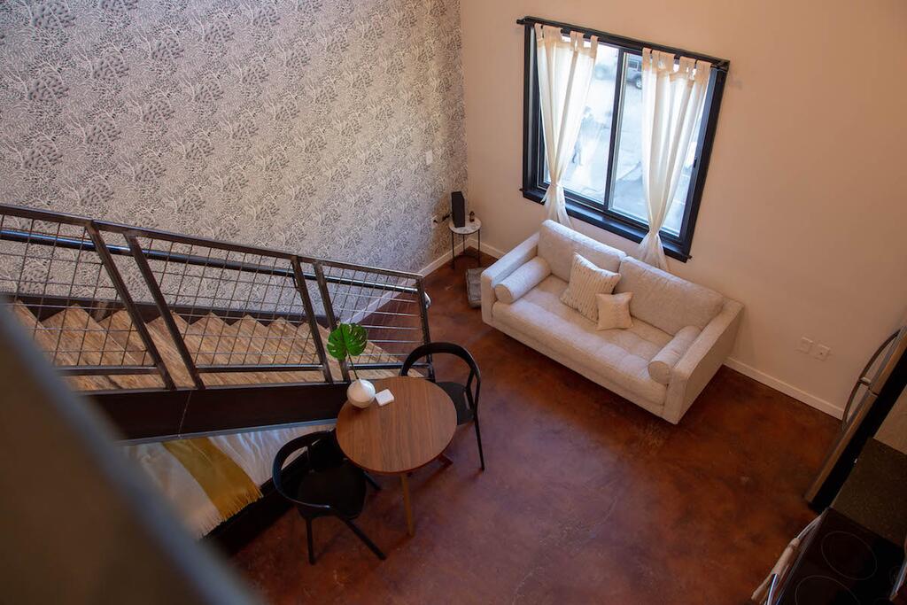 Center City Loft, CONTACTLESS CHECK IN, Mayor's Study
