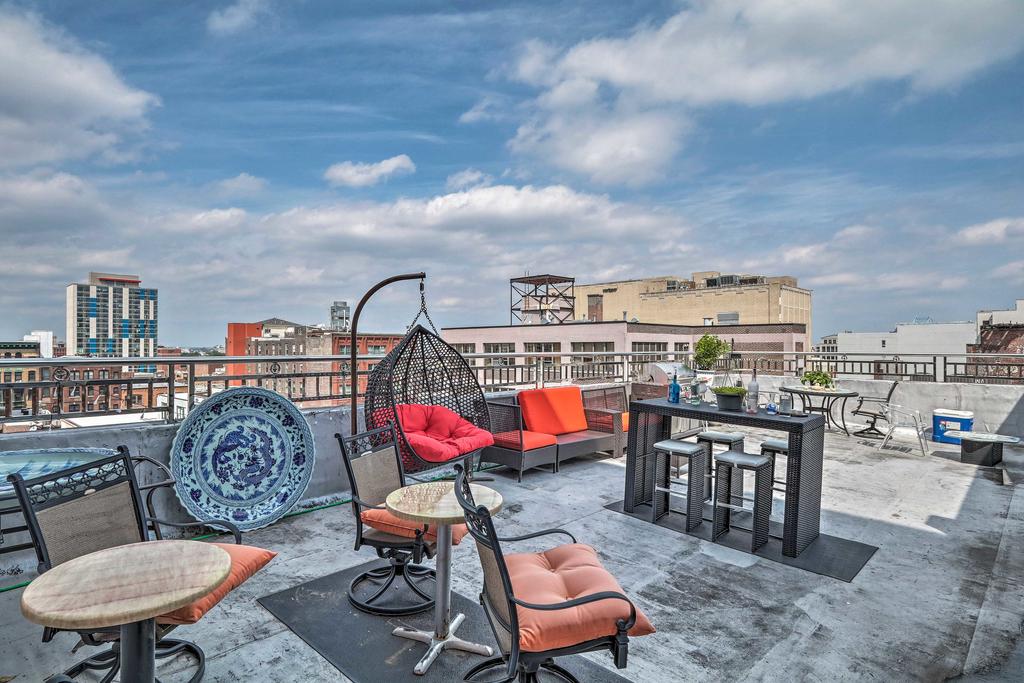 Chinatown Apt W/ Walkability & Rooftop Deck! - thumb 2