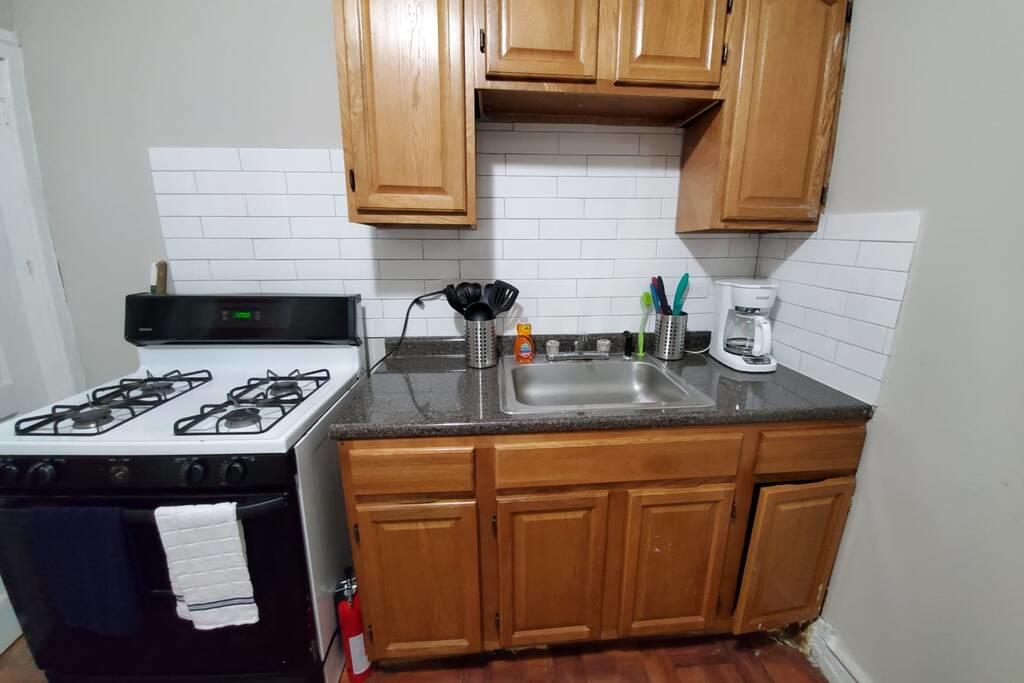 Close To Downtown, Pet Friendly, Entire Apartment, Special Prices For Jan - thumb 3