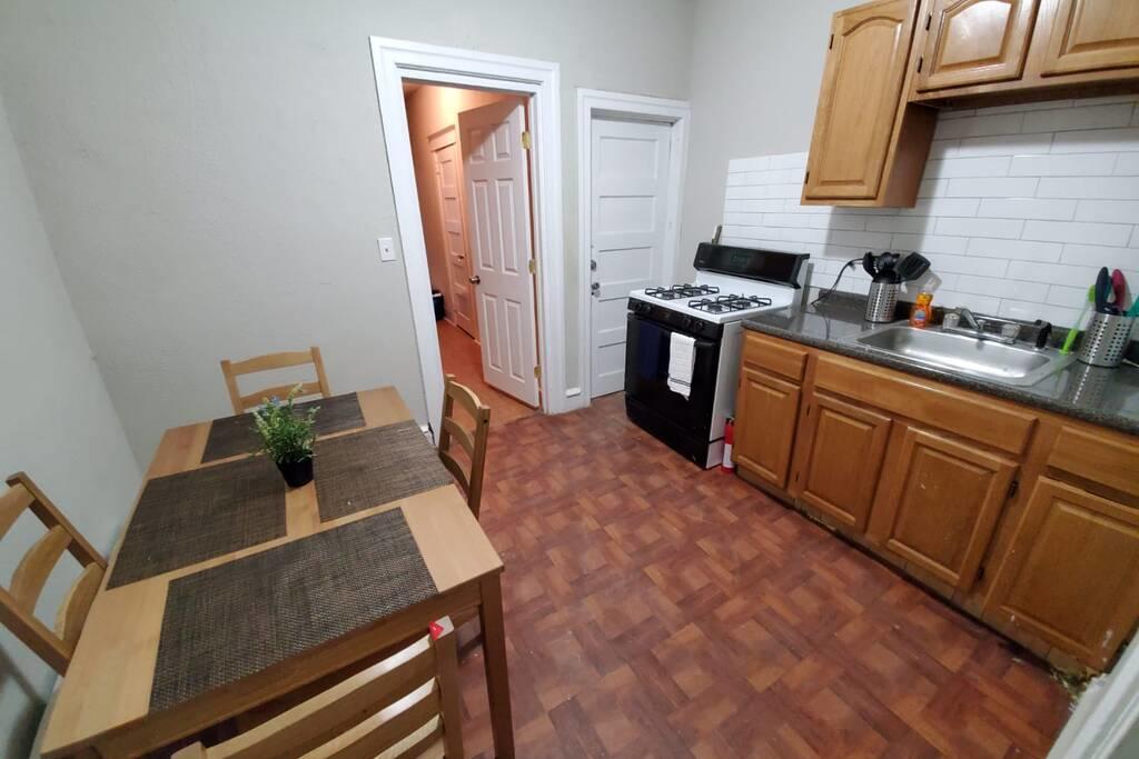Close To Downtown, Pet Friendly, Entire Apartment, Special Prices For Jan - thumb 0