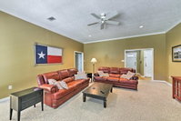 College Station Home with Yard - 5 Mins to A and M Accommodation Philadelphia