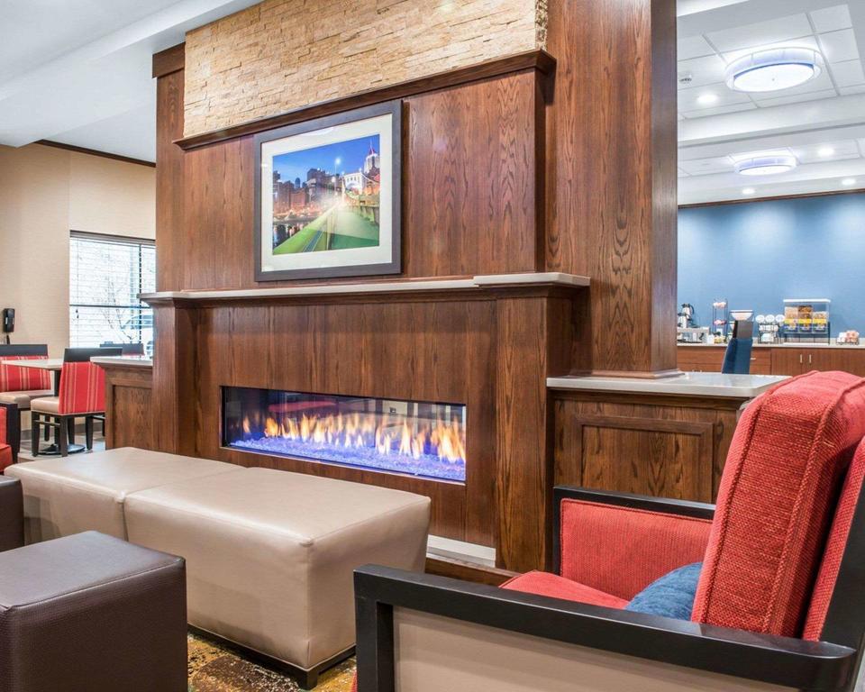 Comfort Inn & Suites Pittsburgh - thumb 2