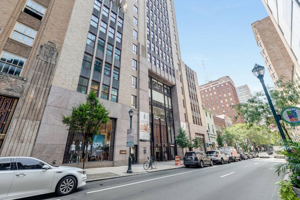 Cozy & Bright Entire 1BR In City Center - thumb 3