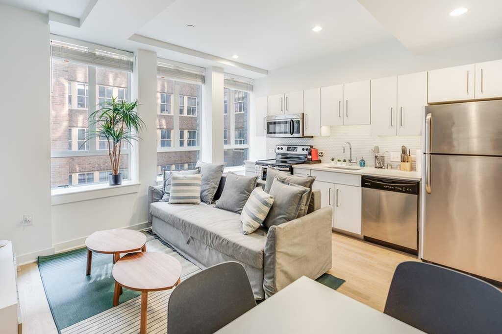 Cozy & Bright Entire 1BR In City Center - thumb 0
