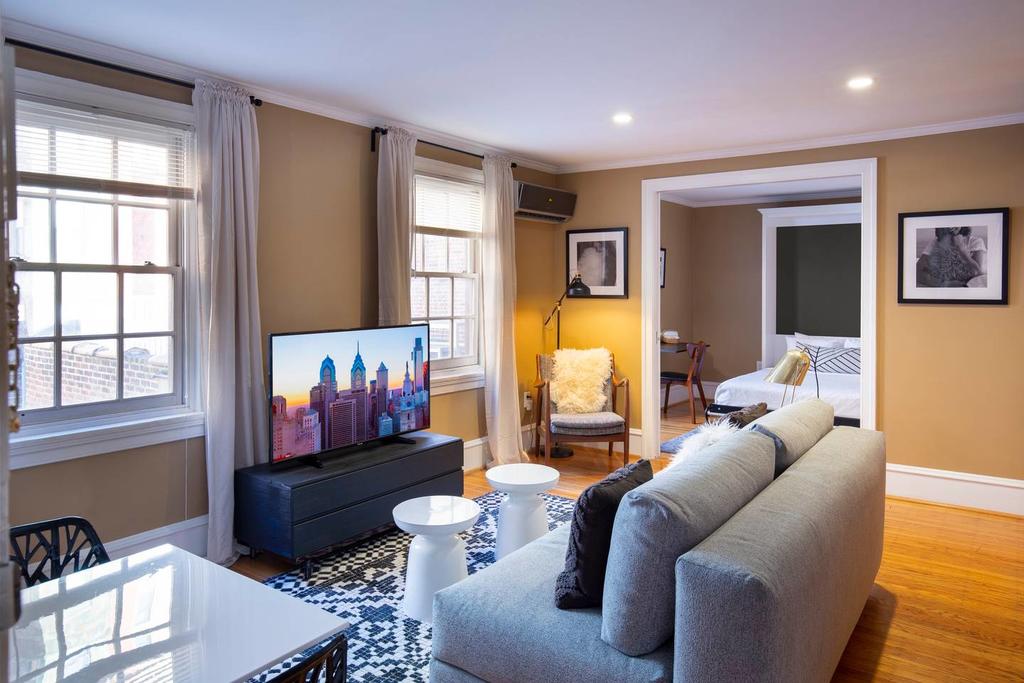 Cozy Flat In Rittenhouse W/ Private Roof Deck! - thumb 0