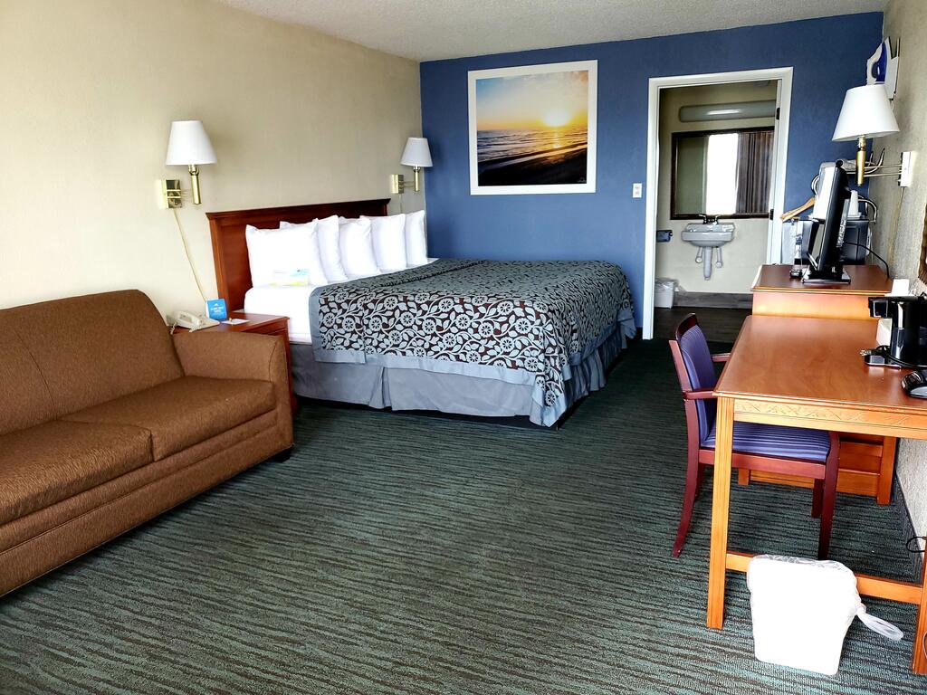 Days Inn By Wyndham Titusville Kennedy Space Center - thumb 1