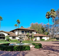 Distinguished Resort-Style Wine Country Retreat - 9BR Sleeps 20-24 - Accommodation Philadelphia