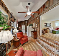 Dreamy Country Farmhouse on 80 Lush Acres home - Accommodation Philadelphia