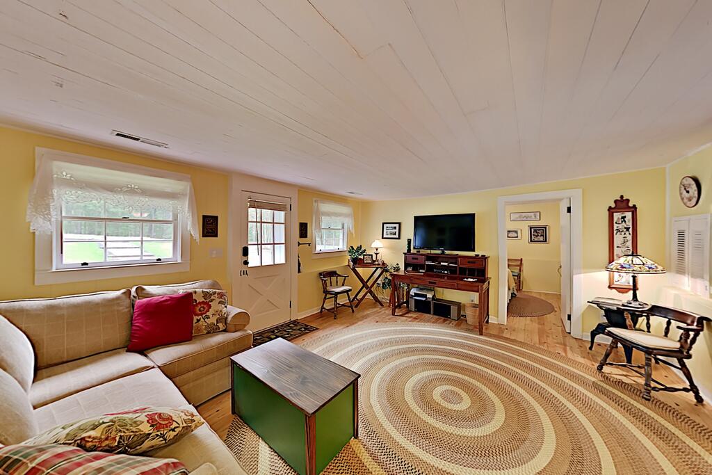 Dreamy Country Farmhouse On 80 Lush Acres Home - thumb 2