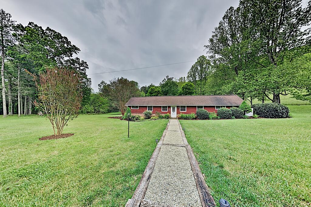 Dreamy Country Farmhouse On 80 Lush Acres Home - thumb 3