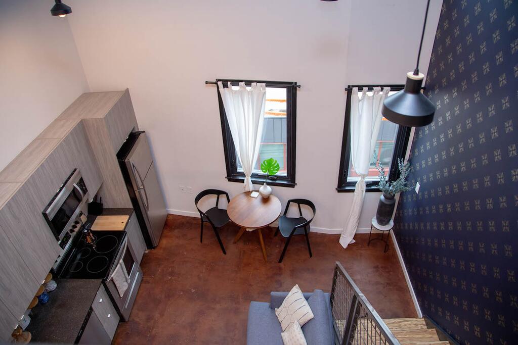 Eco Friendly Loft In Center City, CONTACTLESS CHECK IN - Hive Room - thumb 1