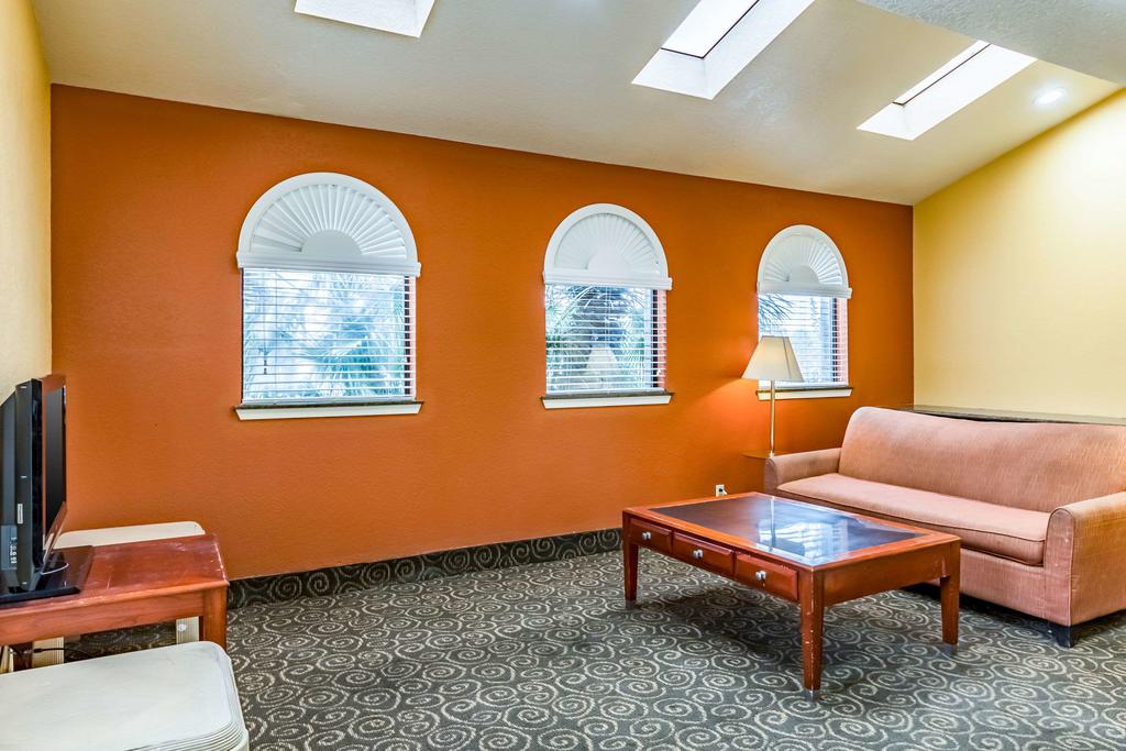 Econo Lodge Near Lackland Air Force Base-SeaWorld - thumb 3