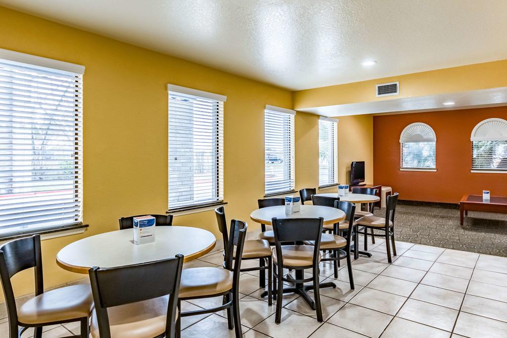 Econo Lodge Near Lackland Air Force Base-SeaWorld - thumb 1